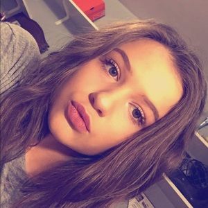 Meet your Posher, Carly